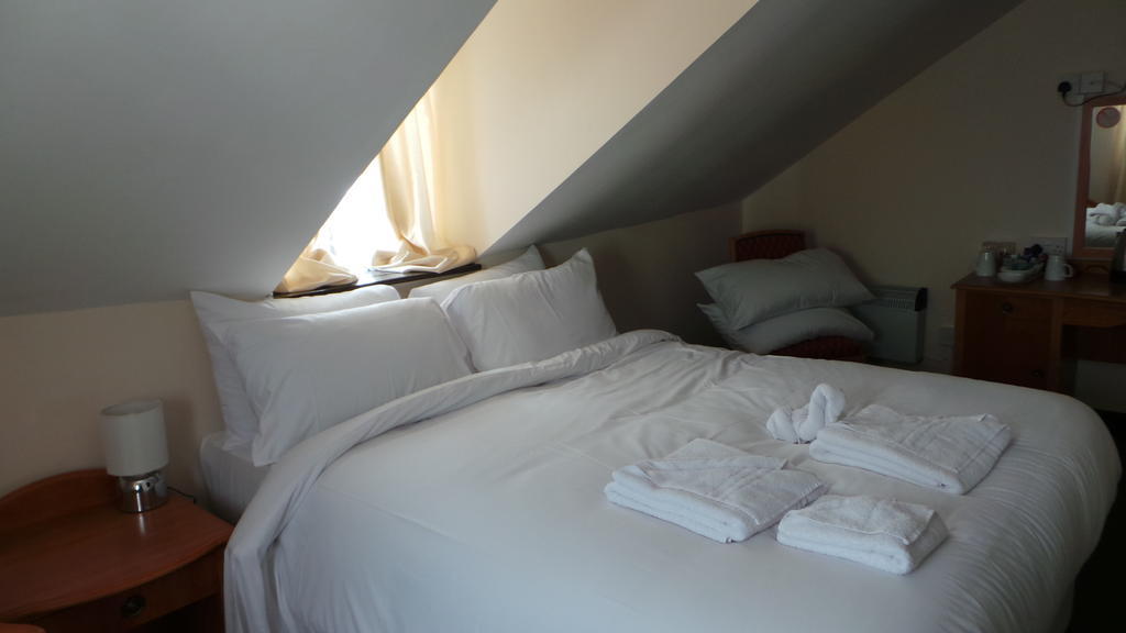 Dolphin Hotel Weymouth Room photo